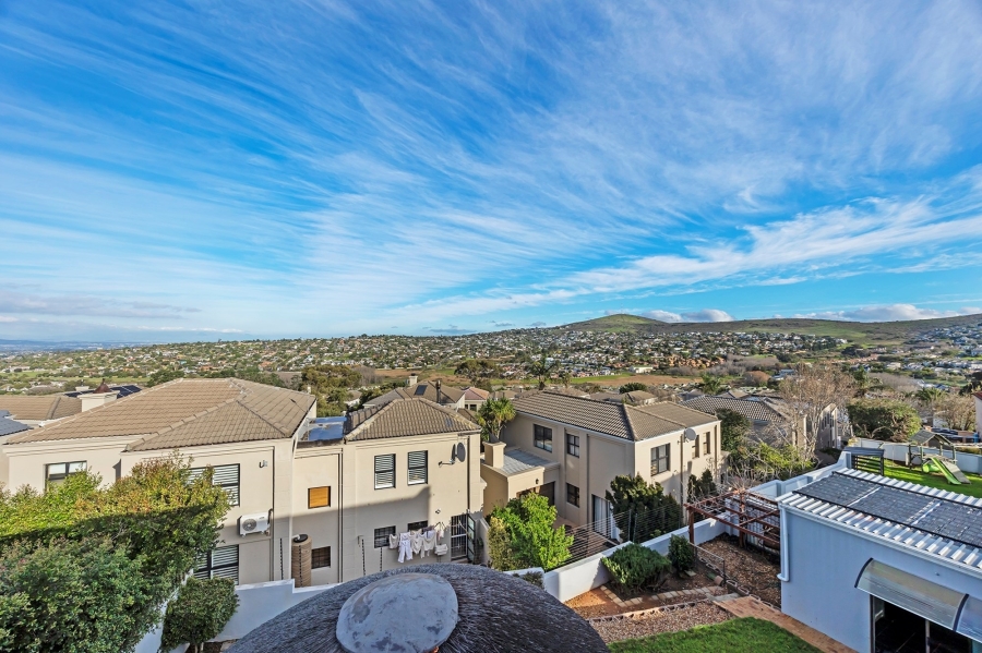 4 Bedroom Property for Sale in Van Riebeeckshof Western Cape
